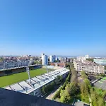 Lazuren Bryag Lux *