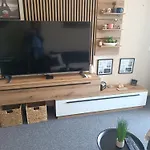 Lazuren Bryag Lux *