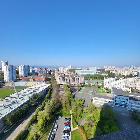 Lazuren Bryag Lux Διαμέρισμα