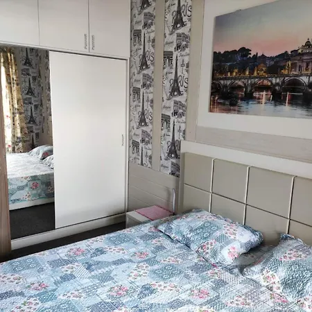 Lazuren Bryag Lux Apartament *