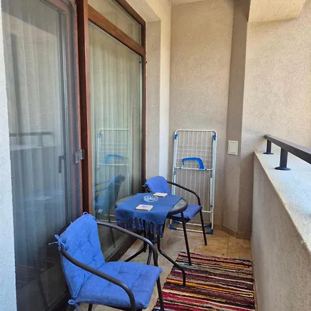 Lazuren Bryag Lux * Μπουργκάς