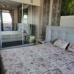 Lazuren Bryag Lux * Burgas City