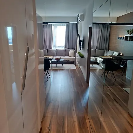 Lazuren Bryag Lux Lejlighed